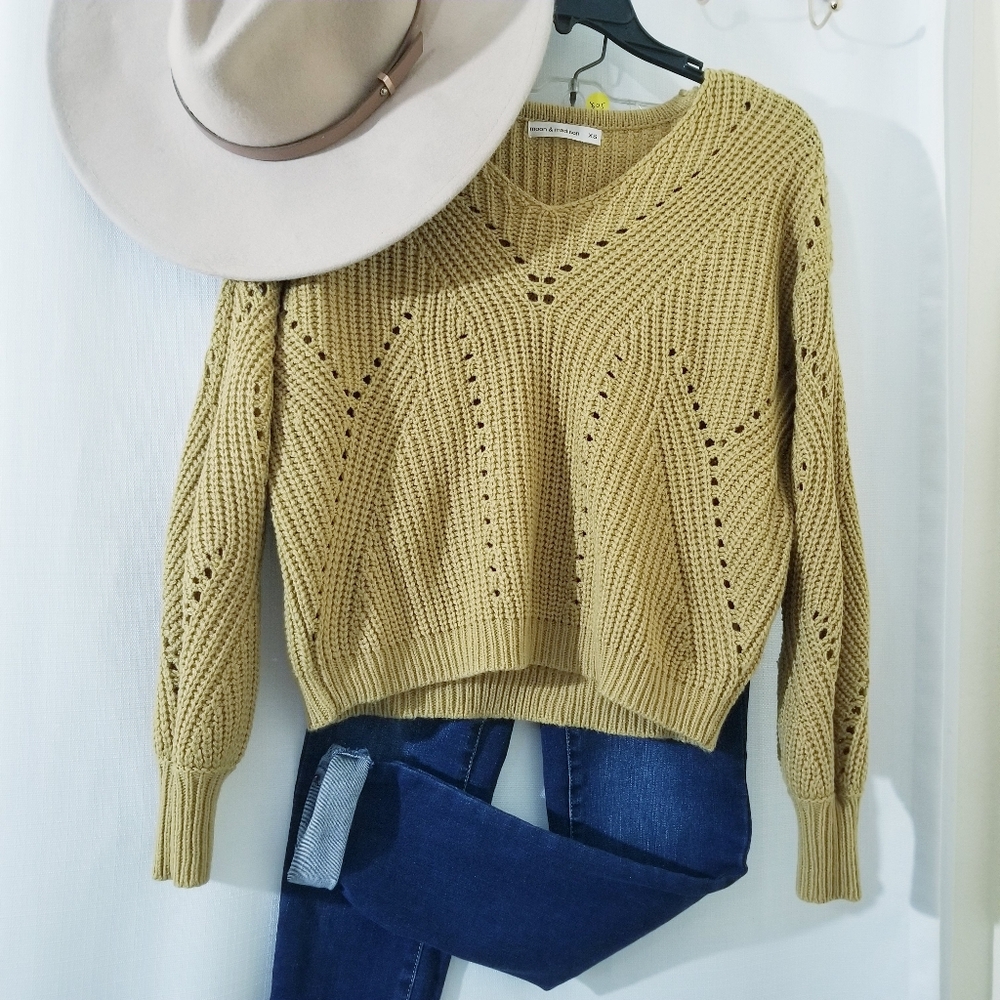 Knitted v neck Sweater